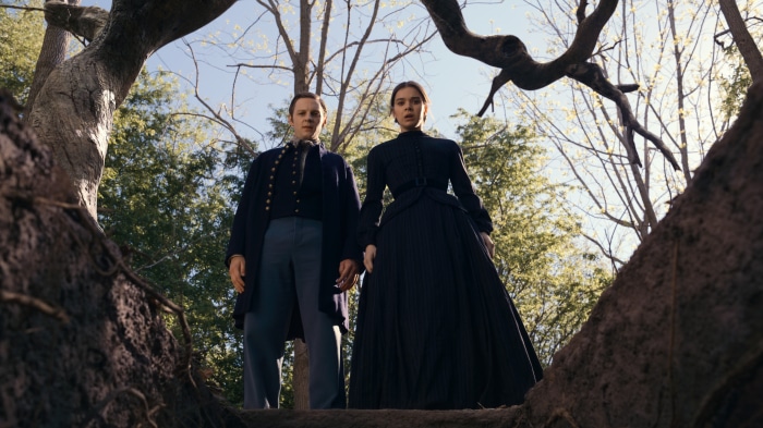 Hailee Steinfeld and Will Pullen in Dickinson 4K