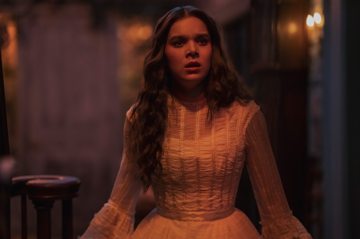 Hailee Steinfeld in Dickinson