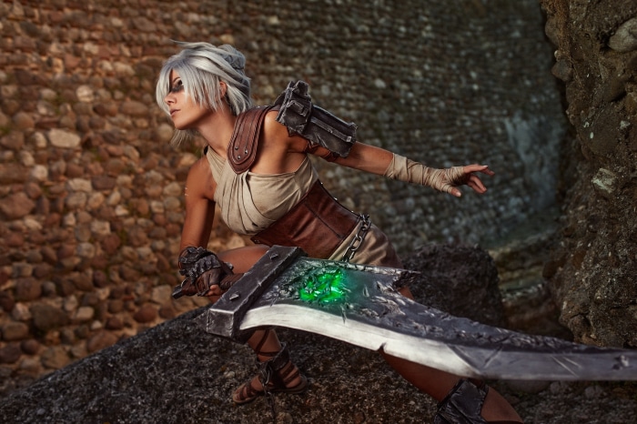 Riven from League of Legends Cosplay with Sword
