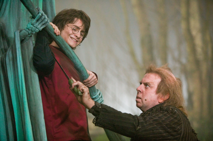Harry Potter and Peter Pettigrew in a graveyard
