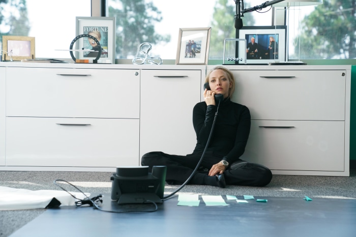 Amanda Seyfried as Elizabeth Holmes in The Dropout 4K