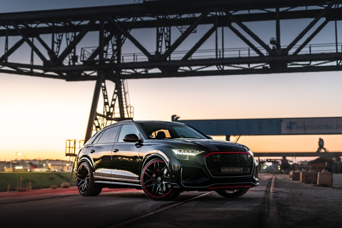 Manhart RQ800 SUV with red accents