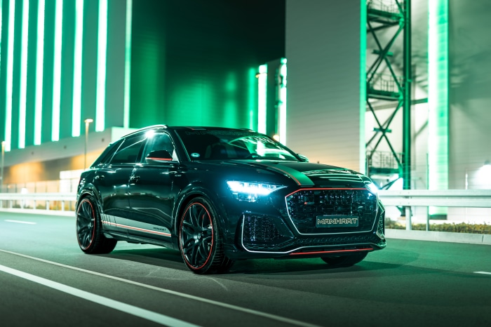 Manhart RQ800 SUV with custom racing stripes