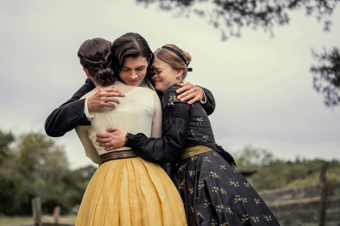 Dickinson 4K: Anna Baryshnikov, Adrian Blake Enscoe, Hailee Steinfeld