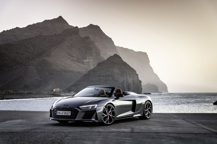 Audi R8 V10 Cabriolet by the sea