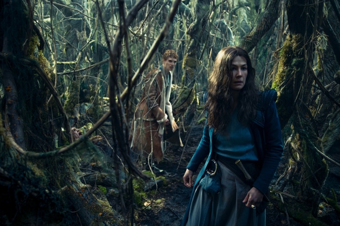 Moiraine Damodred and Rand Al'Thor in a forest