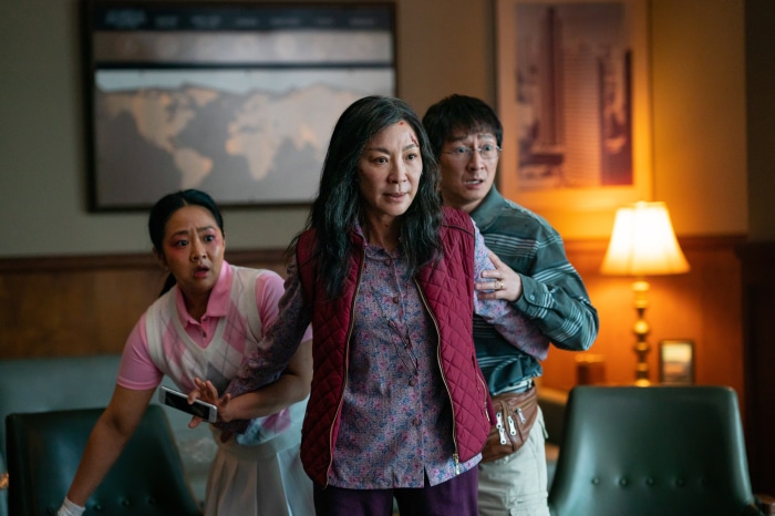 Michelle Yeoh, Stephanie Hsu, and Ke Huy Quan in Everything Everywhere All At Once 4K