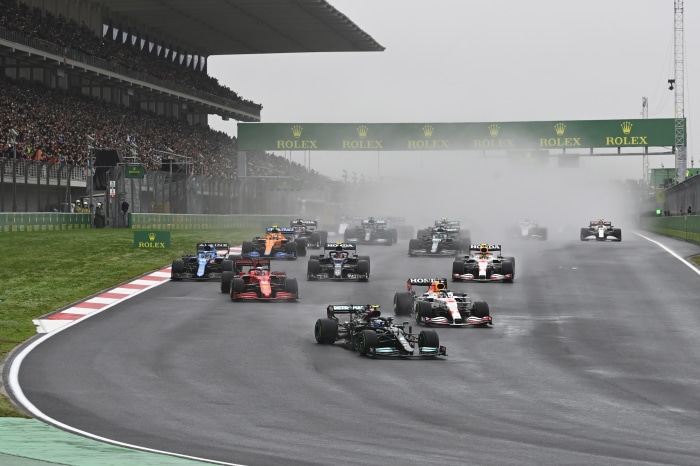 Formula 1 Race in the Rain 4K