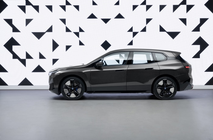 BMW IX Flow 4K SUV