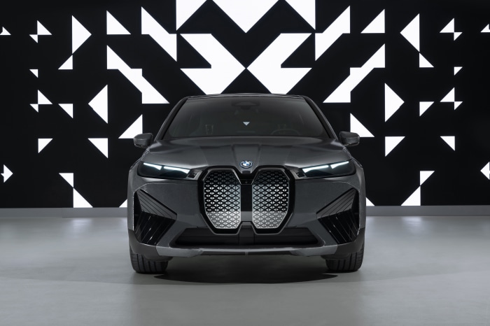 BMW IX Flow 4K SUV