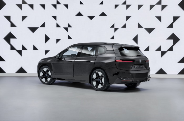 BMW iX Flow 4K SUV