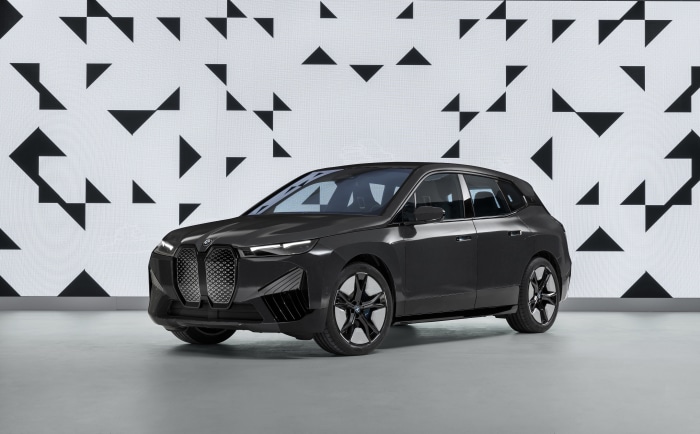 BMW IX Flow 4K SUV