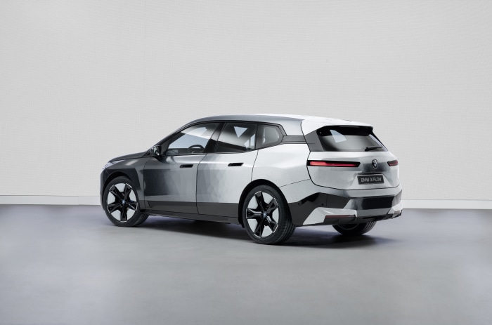 BMW IX Flow 4K SUV