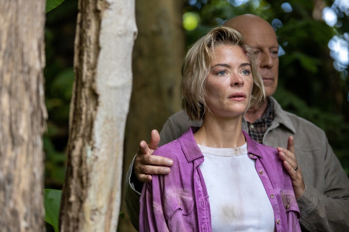 Jaime King and Bruce Willis in Out Of Death 4K