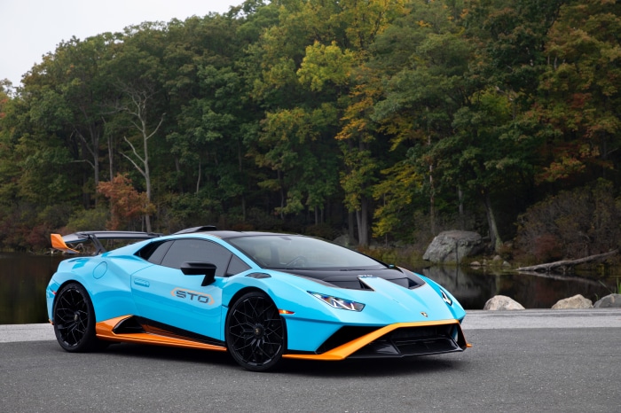 Blue Lamborghini Huracán STO 4K