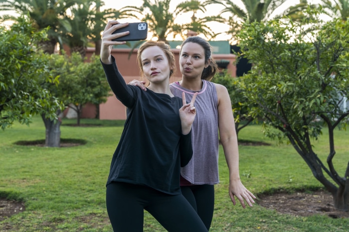 Julia Garner in Inventing Anna