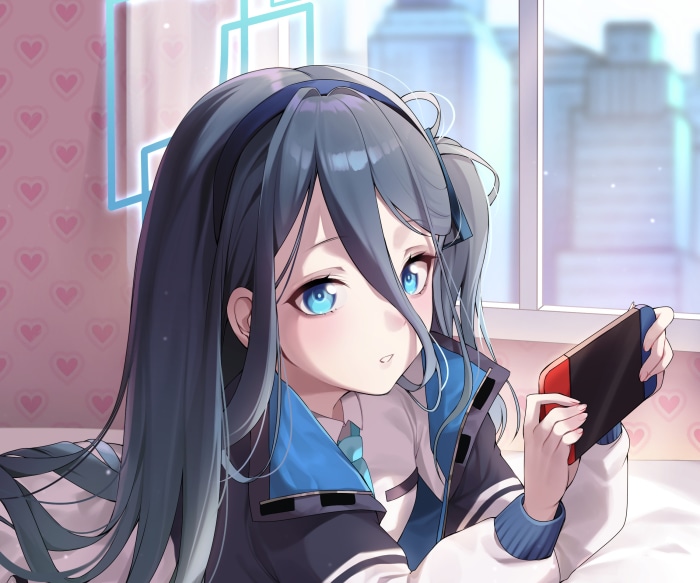 Tendou Alice from Blue Archive playing a game