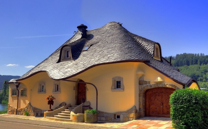 Unusual house with a wavy roof in Germany