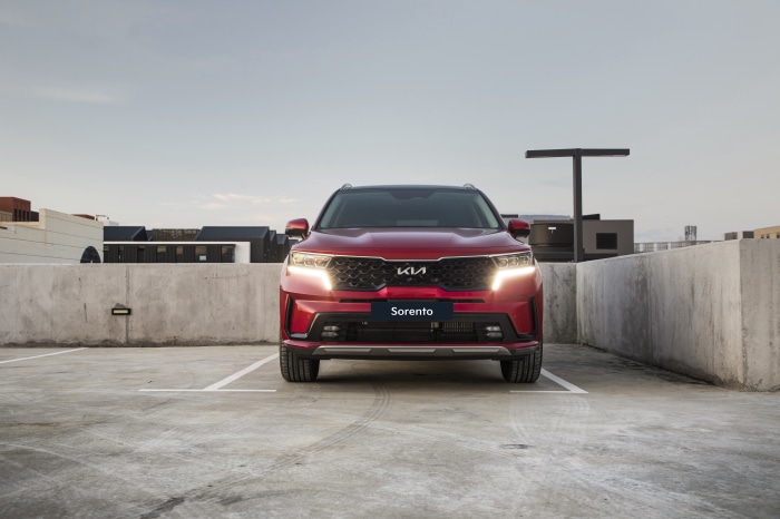 Red Kia Sorento SUV 4K