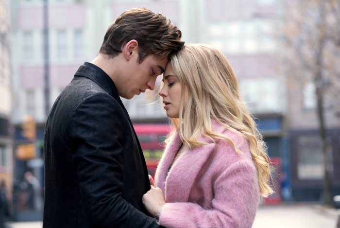 Josephine Langford and Hero Fiennes Tiffin from After We Fell 4K