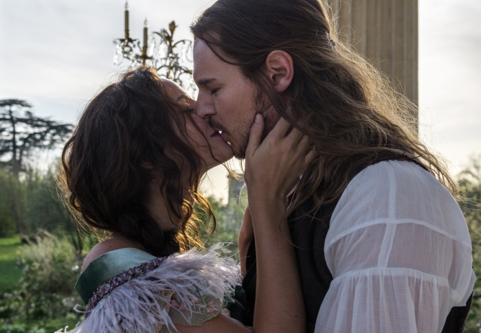 Kaya Scodelario and Benjamin Walker kissing
