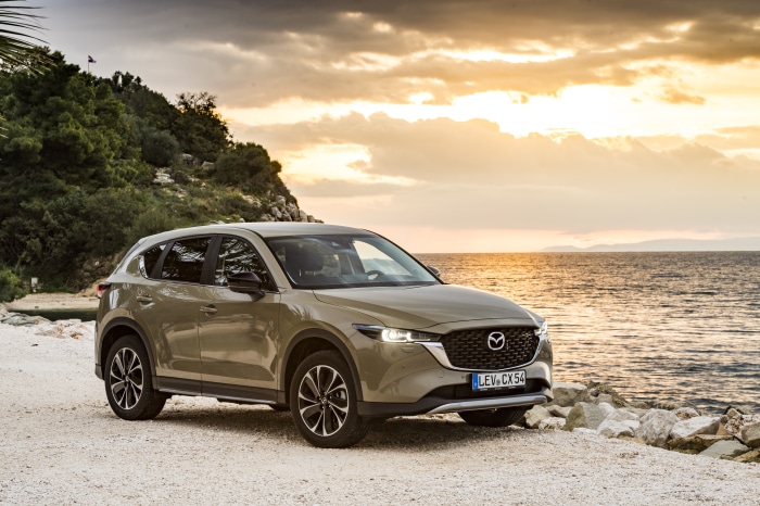 Mazda CX-5 Skyactiv-D 4K SUV by the sea