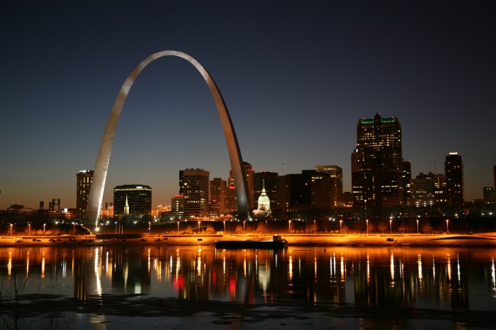 Gateway Arch and St. Louis skyline at night