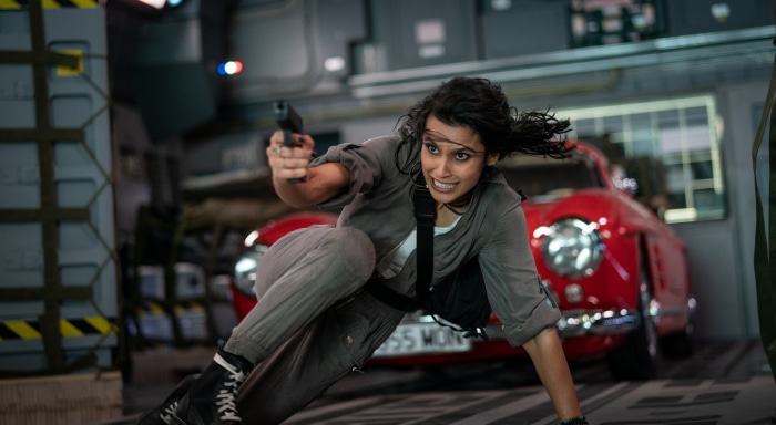 Chloe Frazer from Uncharted holding a gun