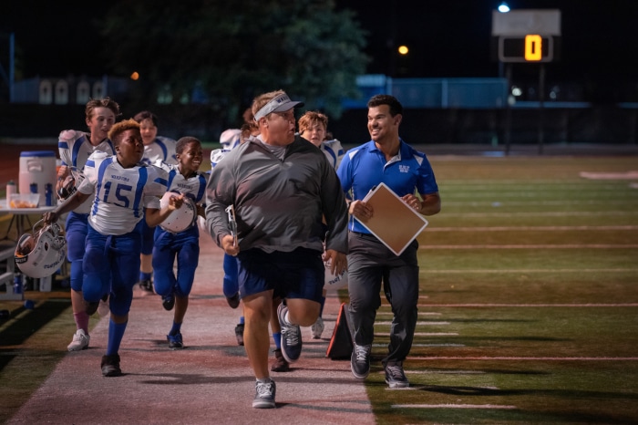 Kevin James and Taylor Lautner with Football Team