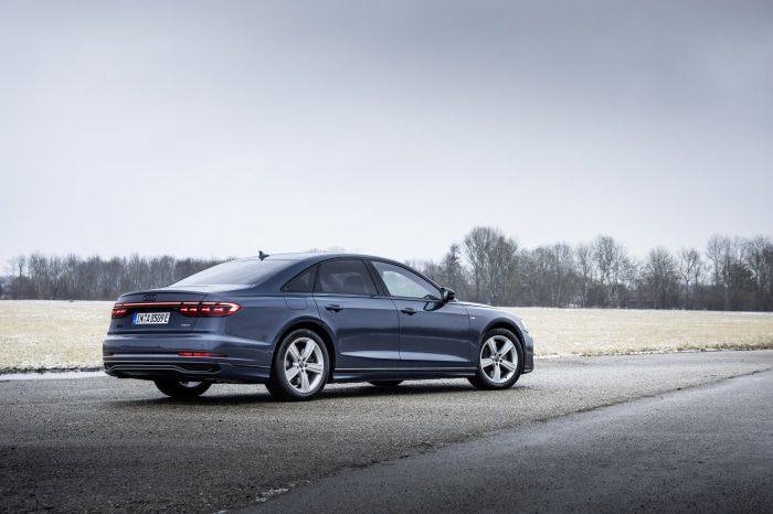 Audi A8 L 60 TFSI e quattro S line sedan