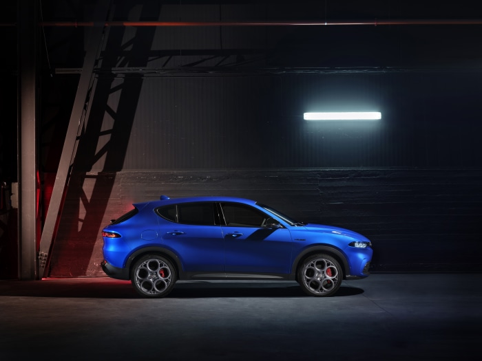 Blue Alfa Romeo Tonale Veloce SUV