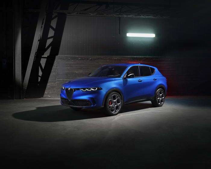 Blue Alfa Romeo Tonale Veloce SUV