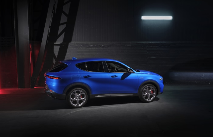 Blue Alfa Romeo Tonale Veloce SUV