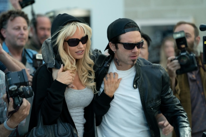 Pamela Anderson and Tommy Lee surrounded by paparazzi