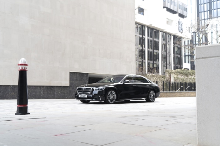 Black Mercedes-Benz S-Class S 580 4K