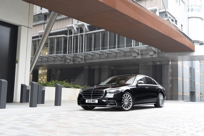Black Mercedes-Benz S-Class 4K