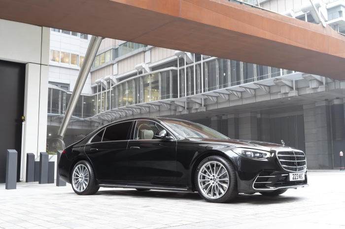 Black Mercedes-Benz S-Class 4K