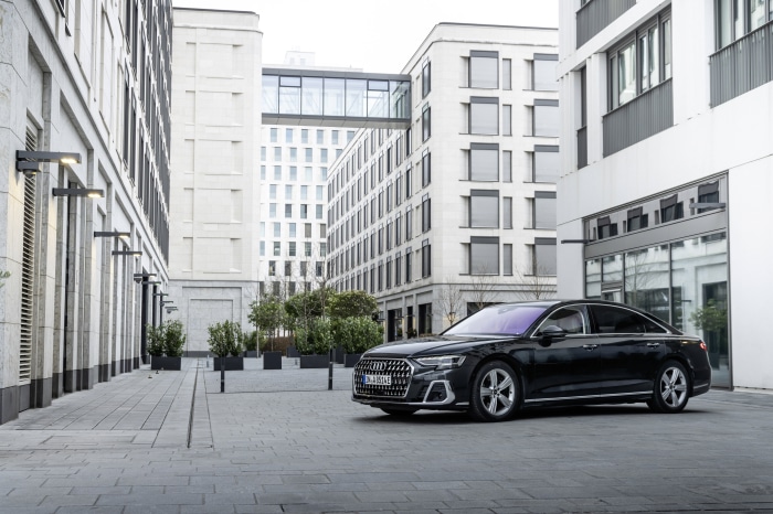 Black Audi A8 L 60 TFSI e quattro S line