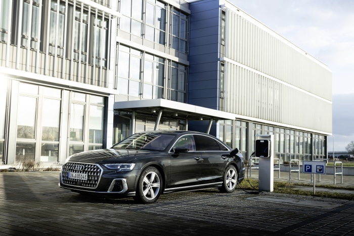 Audi A8 L 60 TFSI e quattro S line charging