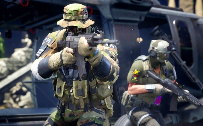 Soldiers with rifles near a helicopter in CrossfireX