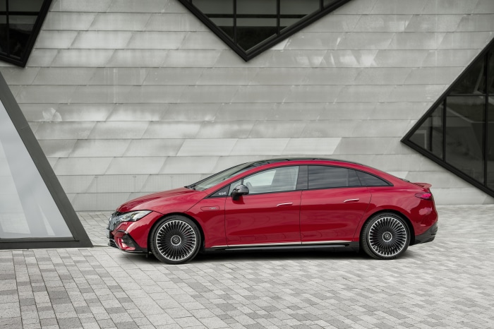 Mercedes-AMG EQE 43
