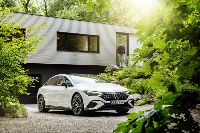 Mercedes-AMG EQE 43