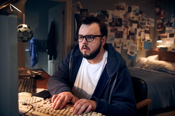 John Bradley in Moonfall 4K