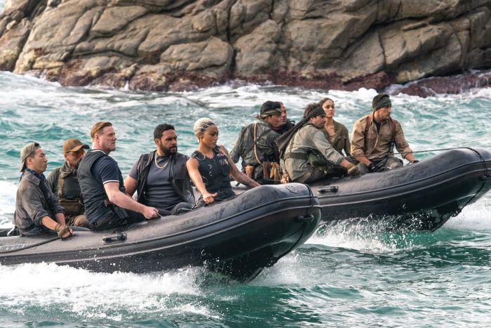 Uncharted 4K: Tati Gabrielle and crew in a boat