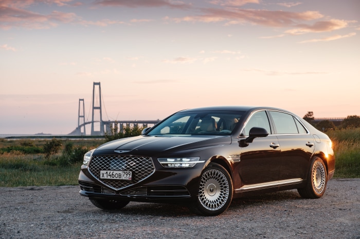 Genesis G90 4K