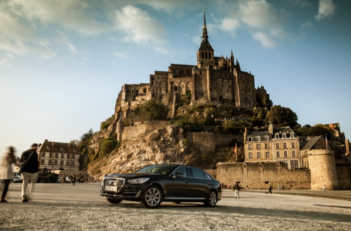 Genesis G90L 5.0 HTRAC at Mont Saint-Michel