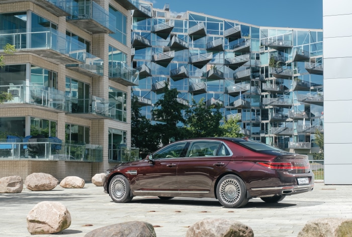 Genesis G90 4K
