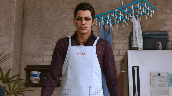Yagami from Lost Judgment wearing an apron