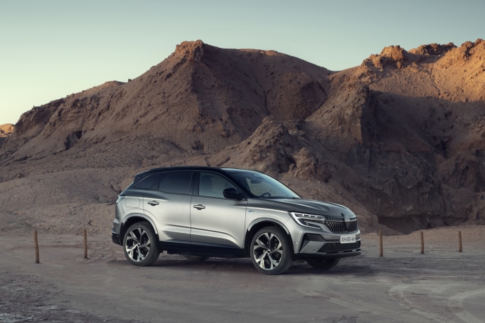Renault Austral E-TECH Hybrid SUV in desert landscape