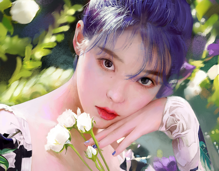 IU with white roses
